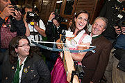 BMW Niederlassung München Chef Michael Rahe mit Katarina Witt (Foto: M. Hangen/BMW)